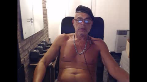 Snapshot of machobuscador chatting on October 11, 2:55 am MACHO BUSCADOR online show from October 11, 2:55 am