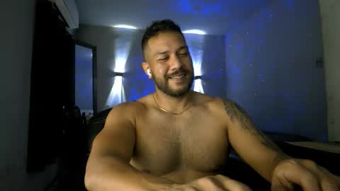 Snapshot of machohandsome chatting on May 6, 8:08 am Javier papichulo master how do you want online show from May 6, 8:08 am