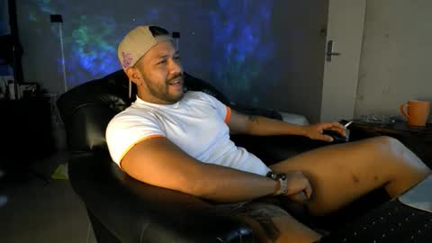 Snapshot of machohandsome chatting on May 25, 8:15 pm Javier papichulo master how do you want online show from May 25, 8:15 pm