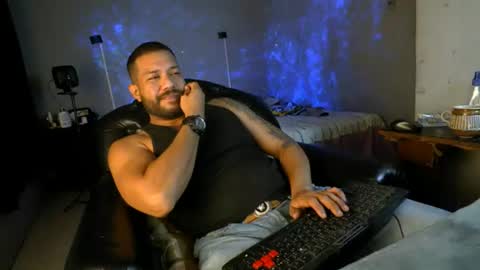 Snapshot of machohandsome chatting on June 30, 8:59 am Javier papichulo master how do you want online show from June 30, 8:59 am