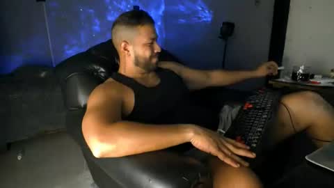 Snapshot of machohandsome chatting on August 3, 8:46 am Javier papichulo master how do you want online show from August 3, 8:46 am