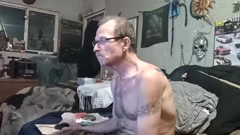 Snapshot of mackdog1369 chatting on March 19, 3:27 pm mackdog1369 online show from March 19, 3:27 pm