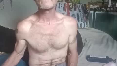 Snapshot of mackdog1369 chatting on April 3, 11:14 pm mackdog1369 online show from April 3, 11:14 pm