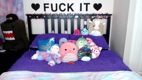 Mackenzie Wolfe online show from December 3, 7:54 am