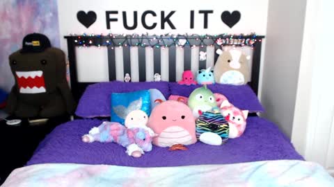 Mackenzie Wolfe online show from December 21, 7:35 am