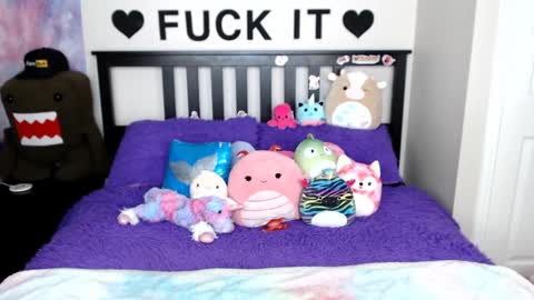 Mackenzie Wolfe online show from March 3, 8:38 am