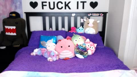 Mackenzie Wolfe online show from October 2, 3:57 am