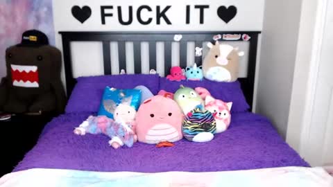 Mackenzie Wolfe online show from October 4, 4:10 am