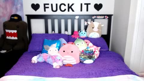 Mackenzie Wolfe online show from October 11, 4:01 am