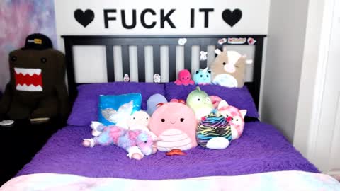 Mackenzie Wolfe online show from October 15, 4:01 am