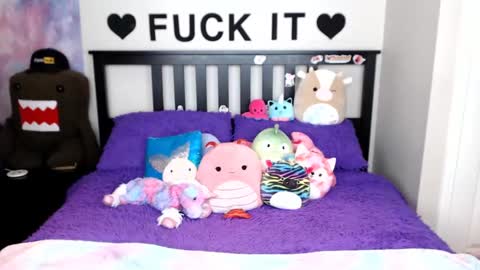 Mackenzie Wolfe online show from October 21, 2:56 am