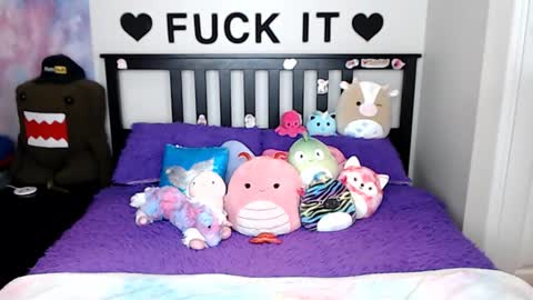 Mackenzie Wolfe online show from February 7, 5:11 am