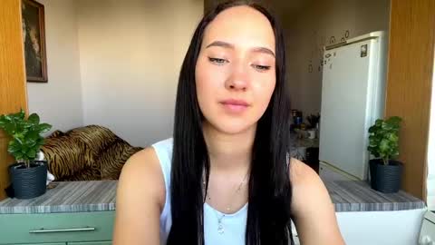 Snapshot of madalyneaks chatting on May 11, 6:08 am Lilo online show from May 11, 6:08 am