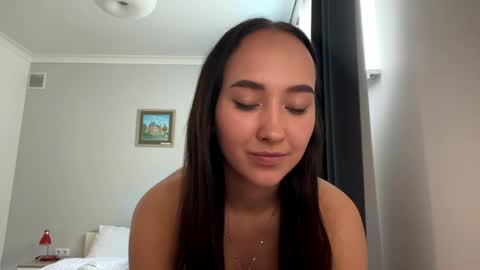 Snapshot of madalyneaks chatting on May 16, 6:43 am Lilo online show from May 16, 6:43 am