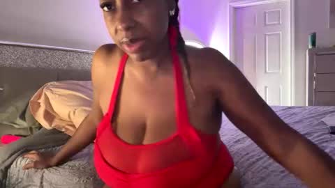 Snapshot of madam_glam chatting on October 2, 4:36 pm madam_glam online show from October 2, 4:36 pm