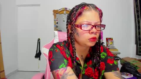 Snapshot of madam_sativa chatting on March 5, 2:57 am di online show from March 5, 2:57 am