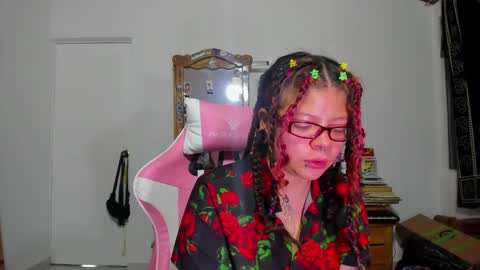 Snapshot of madam_sativa chatting on March 6, 1:58 am di online show from March 6, 1:58 am