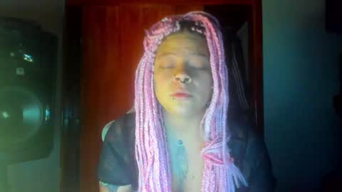 Snapshot of madam_sativa chatting on September 18, 11:18 pm di online show from September 18, 11:18 pm