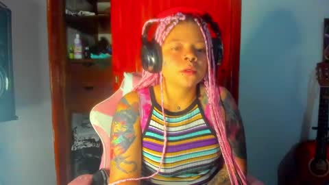 Snapshot of madam_sativa chatting on September 25, 2:04 am di online show from September 25, 2:04 am