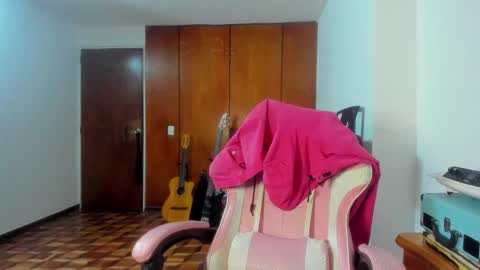 Snapshot of madam_sativa chatting on February 28, 2:56 am di online show from February 28, 2:56 am