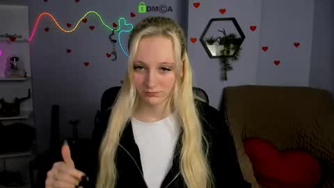 Snapshot of madam_ulis chatting on April 30, 8:20 am Ulis online show from April 30, 8:20 am