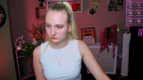 Snapshot of madam_ulis chatting on July 31, 8:03 am Ulis online show from July 31, 8:03 am