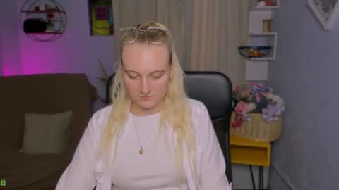 Snapshot of madam_ulis chatting on August 1, 3:55 pm Ulis online show from August 1, 3:55 pm