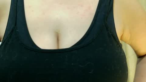 Snapshot of madame_desire_ chatting on March 18, 2:15 am madame_desire_ online show from March 18, 2:15 am