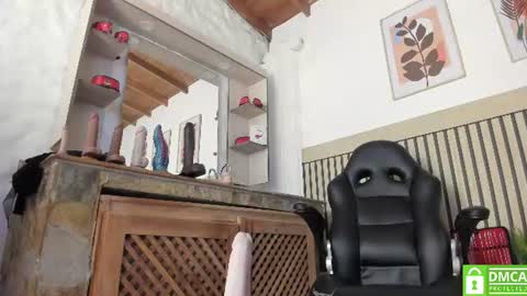Snapshot of madame_ibby chatting on June 18, 11:47 am madame ibby online show from June 18, 11:47 am