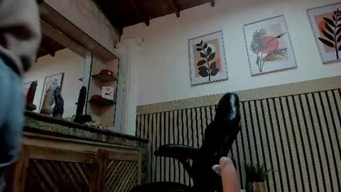 Snapshot of madame_ibby chatting on June 27, 12:10 pm madame ibby online show from June 27, 12:10 pm