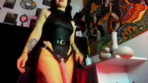 Snapshot of madame_ibby chatting on July 28, 12:34 pm madame ibby online show from July 28, 12:34 pm