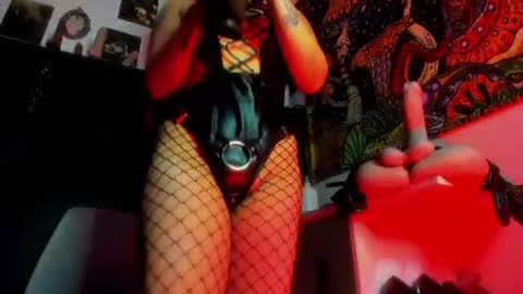 Snapshot of madame_ibby chatting on July 31, 12:37 pm madame ibby online show from July 31, 12:37 pm
