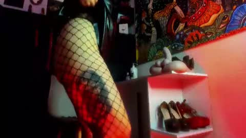 Snapshot of madame_ibby chatting on August 3, 12:54 pm madame ibby online show from August 3, 12:54 pm