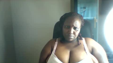 Snapshot of madame_pleasure40 chatting on May 7, 10:31 am madame_pleasure40 online show from May 7, 10:31 am