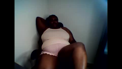 Snapshot of madame_pleasure40 chatting on May 10, 8:58 pm madame_pleasure40 online show from May 10, 8:58 pm