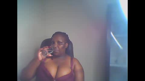 Snapshot of madame_pleasure40 chatting on May 12, 5:26 am madame_pleasure40 online show from May 12, 5:26 am