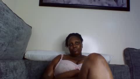 Snapshot of madame_pleasure40 chatting on May 19, 2:01 pm madame_pleasure40 online show from May 19, 2:01 pm