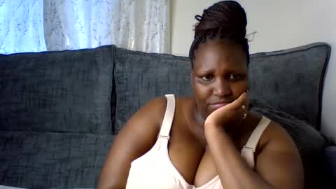 Snapshot of madame_pleasure40 chatting on May 27, 2:58 pm madame_pleasure40 online show from May 27, 2:58 pm