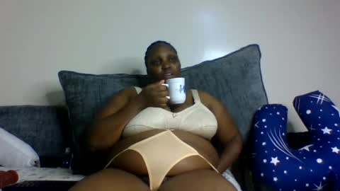 Snapshot of madame_pleasure40 chatting on June 11, 7:45 pm madame_pleasure40 online show from June 11, 7:45 pm