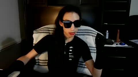 Snapshot of madamewidow chatting on July 18, 10:41 am Madame Widow online show from July 18, 10:41 am