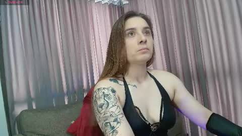 Snapshot of madamme_rachell chatting on June 10, 3:44 pm Rachell online show from June 10, 3:44 pm