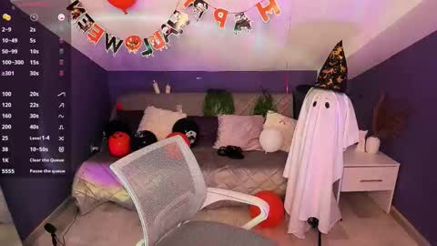 Evelyn online show from November 2, 6:27 am