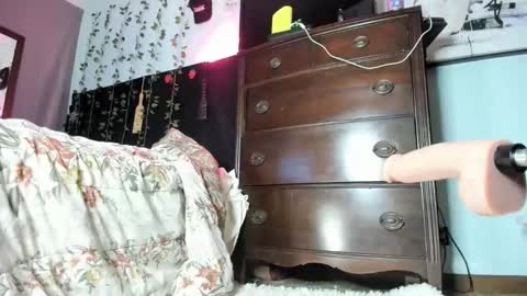 Snapshot of maddi_avalon chatting on February 19, 1:07 pm Maddi Avalon online show from February 19, 1:07 pm