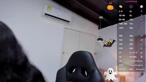 Snapshot of maddie_greyy chatting on November 4, 4:06 pm Maddie Grey online show from November 4, 4:06 pm