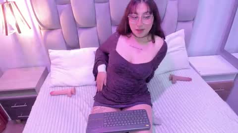 Snapshot of maddie_lesyoux chatting on March 10, 12:10 pm maddie online show from March 10, 12:10 pm