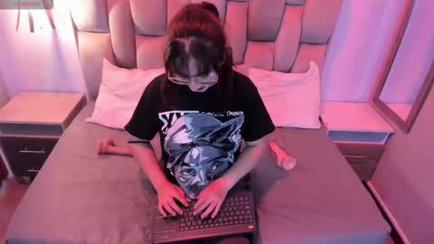 Snapshot of maddie_lesyoux chatting on March 14, 11:48 am maddie online show from March 14, 11:48 am