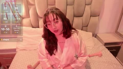 Snapshot of maddie_lesyoux chatting on March 20, 12:10 pm maddie online show from March 20, 12:10 pm