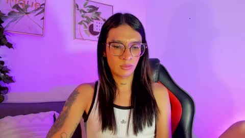 Maddie Ray online show from June 3, 2:33 pm