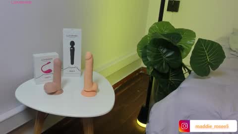 Maddierosee online show from March 26, 3:34 am