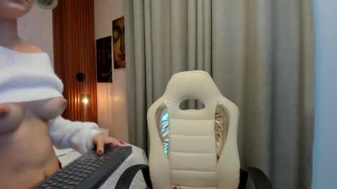 MADDIE online show from March 27, 8:26 am